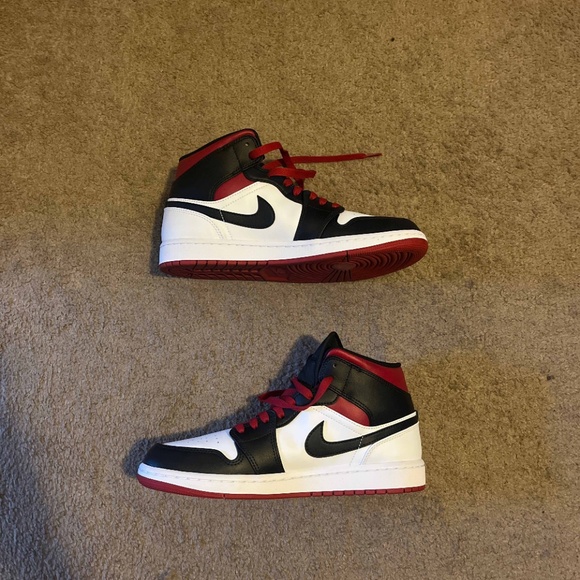 2023 AIR JORDAN 1 MID GYM RED BLACK TOE’ - Picture 6 of 7
